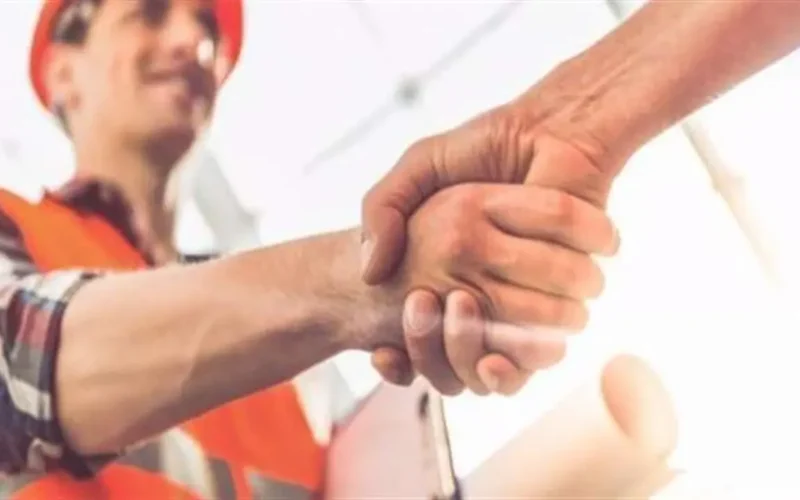 راتب شهرين.. تعويضات مجزية للموظفين عند إغلاق المنشأة في قانون العمل الجديد